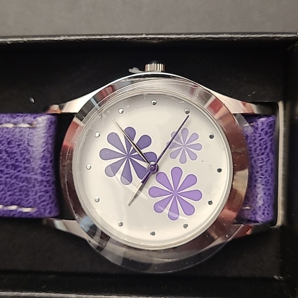 New in Box Avon Purple Flower Watch NWT NIB Vintage Retro - Picture 2 of 3